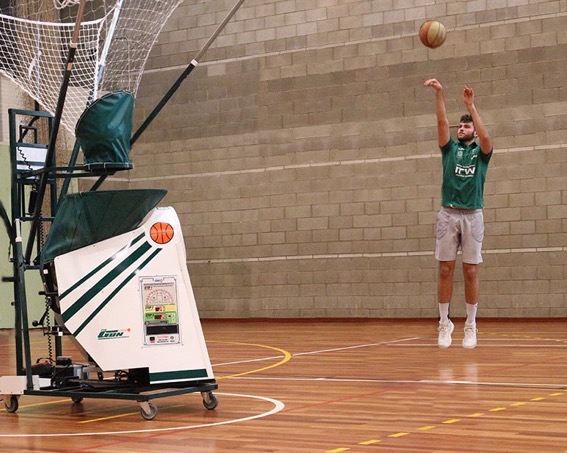 mejorar el tiro lcon maquina de tiro baloncesto